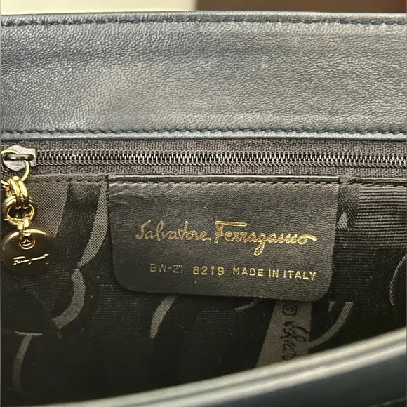 Authentic Salvatore Ferragamo Studio Box Navy Leather Gold Gancio Med EUC - Picture 3 of 15